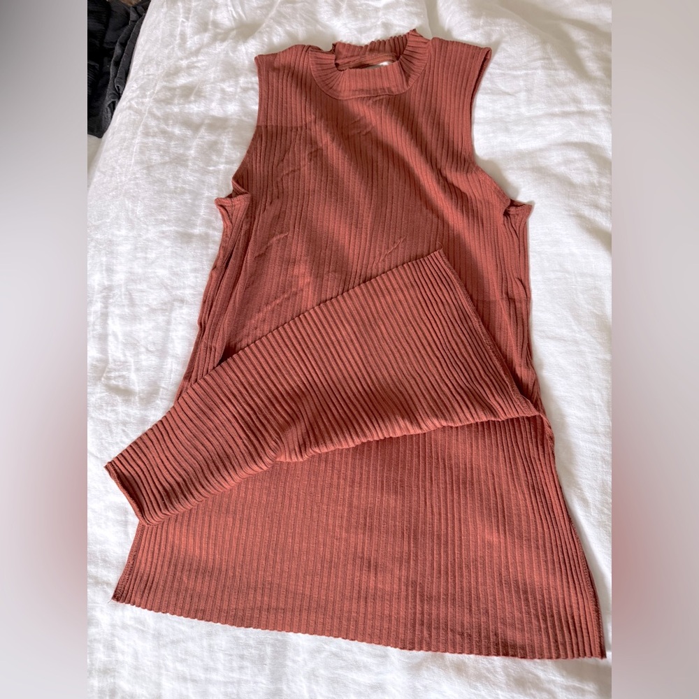 CALÉ Ribbed Knit Top in Peachy Rust